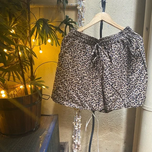 Leopard Print Shorts.Size- XS - Picture 5 of 12
